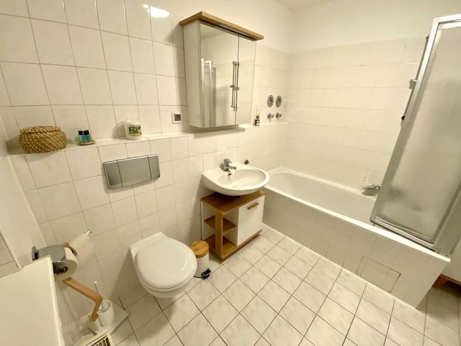 Stilvolle Ferienwohnung Mit Stellplatz Wlan Free Netflix Naehe Bahnhof Zwickau Ngoại thất bức ảnh
